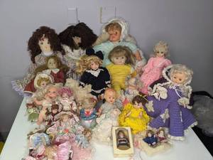 lot 296 image: Lot of Vintage and Antique Dolls