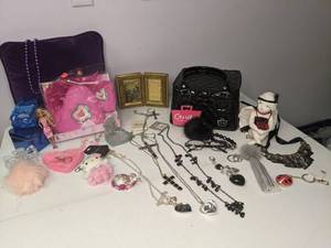 lot 300 image: Woman and Child Accessories and Figure Set