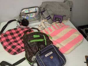 lot 272 image: Lot of (6) Purses and (1) Wallet Pink, Plaid, Silver, Stripe
