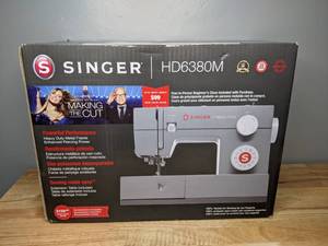 lot 4 image: Brand New SINGER Heavy Duty HD6380 Sewing Machine