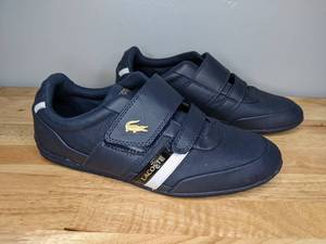 lot 21 image: Lacoste Womens Designer Shoes Size 8.5