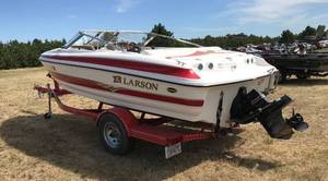 lot 1 image: 2004 Larson SEI 180 w 2004 EZ Load Trailer