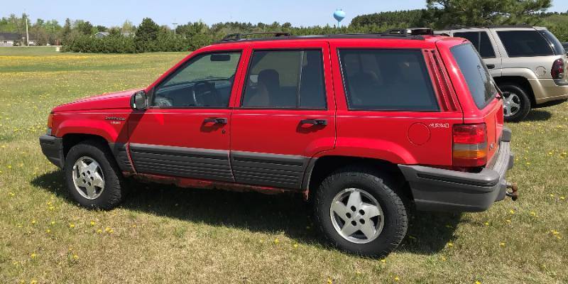 lot 3 image: 1994 Jeep Grand Cherokee Laredo 4x4
