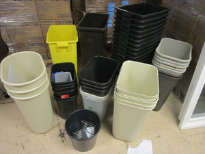 lot 516 image: ASSRTD. WASTE CANS