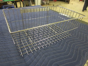 lot 517 image: WIRE BASKETS W HOOKS - NEW