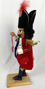lot 43 image: Steinbach S 854 SLE Toy Soldier Nutcracker, 18 Tall- Germany 1999