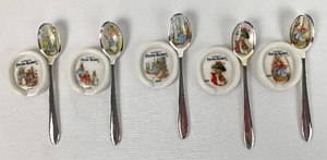 lot 61 image: World of Peter Rabbit Set of Five Enameled Spoons and China Spoon Rests by Asahi