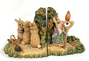 lot 64 image: Vintage Beatrix PotterWarne Peter Rabbit Resin Book Ends- Charpente 1994