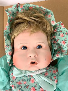 lot 79 image: World Gallery Porcelain Doll - Norma