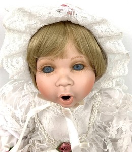 lot 88 image: World Gallery Porcelain Doll- Melanie