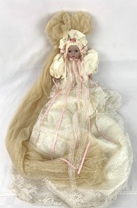 lot 93 image: Victorian Collectors Elsie Massey Porcelain Doll - Angeline