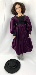 lot 107 image: World Gallery Porcelain Doll - Rachel
