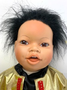 lot 119 image: World Gallery Porcelain Doll - Yoto by Val Shelton