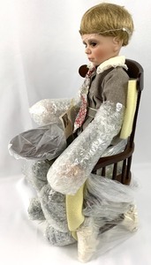 lot 122 image: World Gallery Porcelain Doll, Children of the White House Series - Jesse Grant