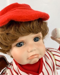 lot 124 image: World Gallery Porcelain Doll - Billy by Cindy Marschner