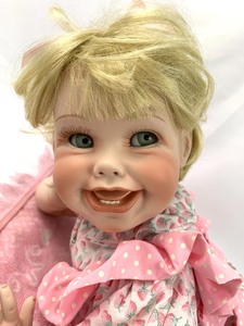 lot 129 image: World Gallery Porcelain Doll - Brittany by Cindy Marschner