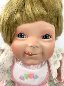 lot 135 image: World Gallery Porcelain Doll - Tanya by Kathy Hippensteel
