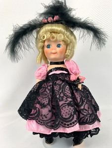 lot 182 image: World Gallery Porcelain Doll - Fifi LaToot