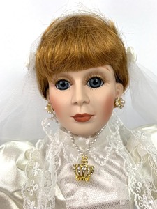 lot 204 image: Moments Treasured Porcelain Doll- Elisabeth, English Bride