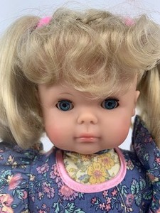 lot 227 image: Collectible Lissi Doll from Germany - Jennifer
