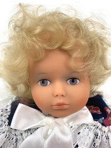 lot 228 image: Collectible Lissi Doll from Germany - Beverly