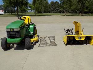John Deere GT235 Lawn TractorChainsSnow Thrower