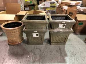 lot 13 image: pallet of assorted gardening pots various sizes and colors see all pictures