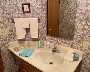 lot G138 image: 2nd Bathroom DecorContents