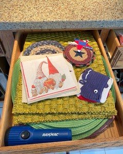 lot E106 image: Various 4-Pc Placemat Sets