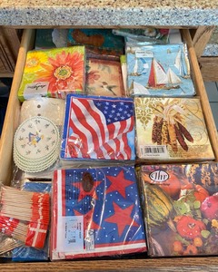 lot E107 image: Party Napkins