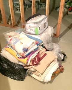 lot L053 image: Quilts And Linens