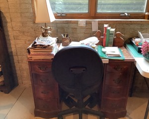 lot L061 image: Vintage Desk And Memorabilia (911 Terrorist Attacks News Papers)