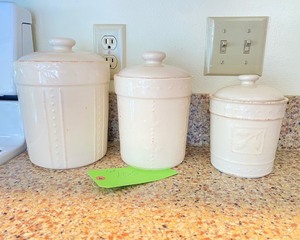 lot E105 image: Storage Crocks