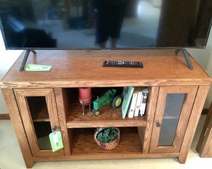 lot F029 image: TV Stand