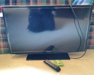lot F020 image: Samsung Flat Screen Television