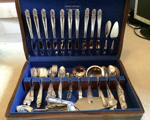 lot F027 image: Vintage Silverware Set