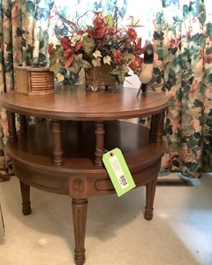 lot B028 image: Round Wood Table
