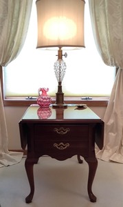 lot B005 image: Thomasville Side Table