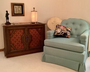 lot B011 image: Entertainment Set