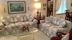 lot B015 image: Couch And Loveseat Set