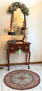 lot B004 image: Entryway Set
