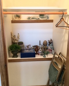 lot B019 image: Closet Contents
