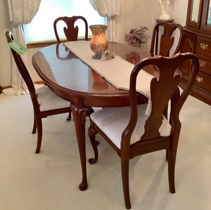 lot A002 image: Kincaid Dining Room Set