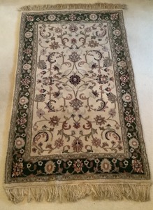 lot F043 image: Floral Area Rug