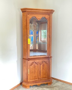 lot M502 image: Tell City Lighted Corner Curio