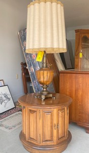 lot M506 image: Vintage Lamp And End Table