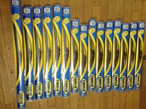 lot 24 image: 18 in. Arch Wiper Blade- set of 15- see pictures