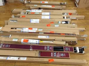 lot 45 image: Mixed lot of drapery rods - see pictures