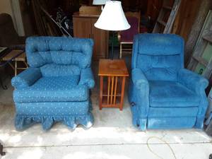 lot 73 image: 3-Piece Furniture His & Hers Blue Swivel Rocker (1-Reclines), LampTable