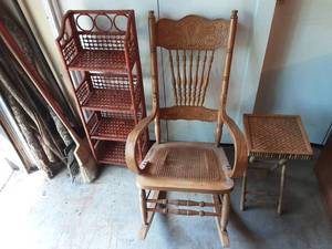 lot 75 image: 3-Piece Furniture